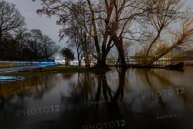 At the first flood of 2024, the peak has been passed and the water levels are slowly falling again. The Elbe meadows on the NeustÃ¤ter Ufer are still flooded and the historic old town skyline is reflected in an impressively large, Dresden, Saxony, Germany, Europe