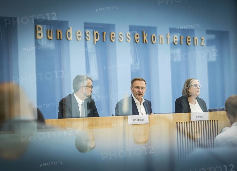 Presentation of the government draft for the 2025 federal budget at the Federal Press Conference by Christian Lindner (FDP), Federal Minister of Finance, and the State Secretary at the Federal Ministry of Finance, Wolf Reuter