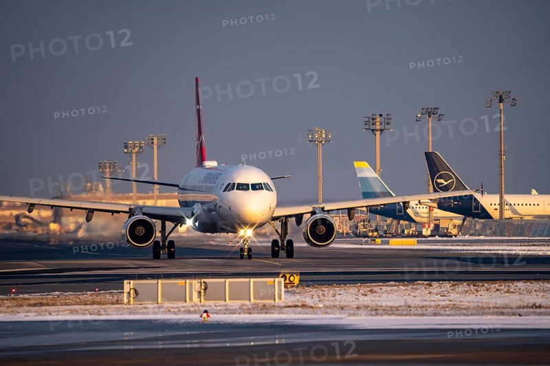 Turkish Airlines aircraft on the way to the western runway, Frankfurt Airport FRA, Fraport, in winter, Hesse, Germany, Europe