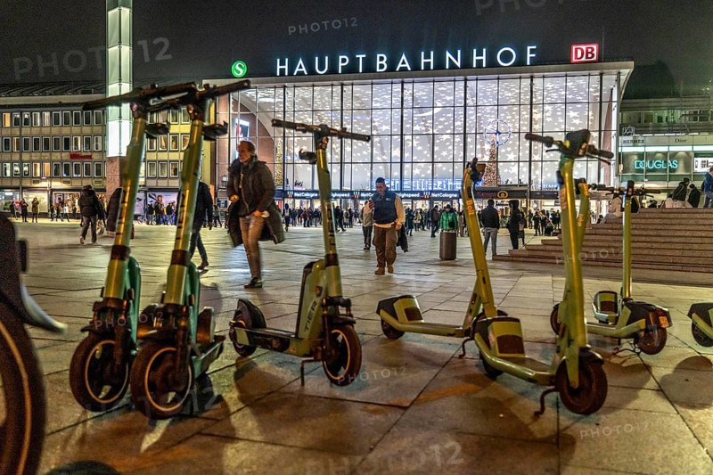Cologne Central Station, station forecourt, evening, parked e-scooters, North Rhine-Westphalia, Germany, Europe