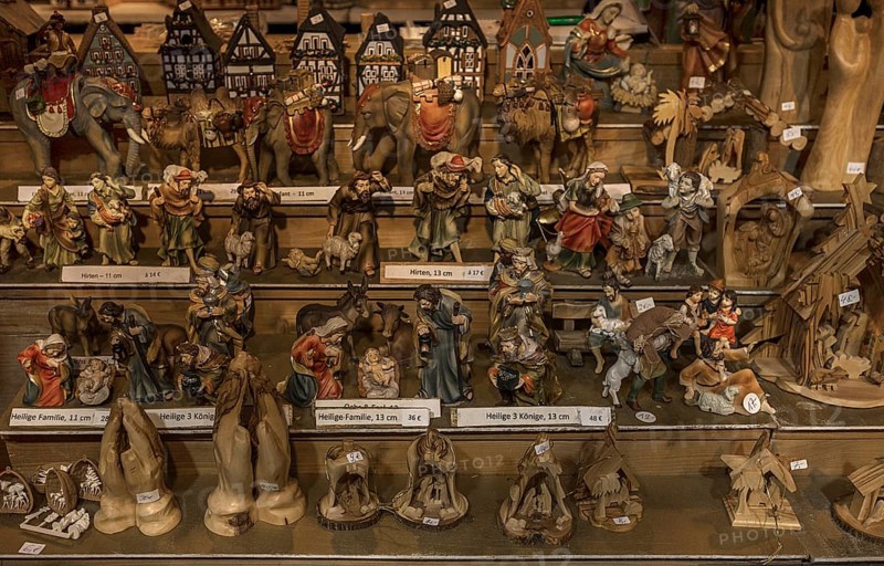 Stand with nativity scene figures at the Christkindlesmarkt, Nuremberg, Middle Franconia, Bavaria, Germany, Europe