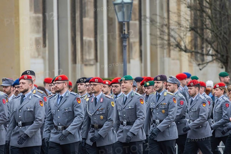 Public roll call of the Army Officers' School on Theatre Square: Bundeswehr honours and bids farewell to young soldiers, Dresden, Saxony, Germany, Europe