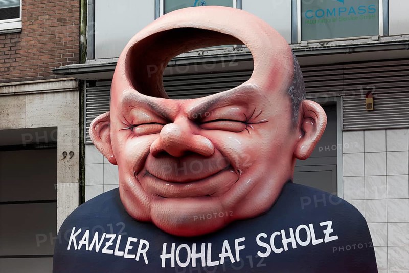 Chancellor Olaf Scholz as an airhead, papier-mâché figure, satirical themed float by Jacques Tilly, Rose Monday parade Düsseldorf, North Rhine-Westphalia, Germany, Europe