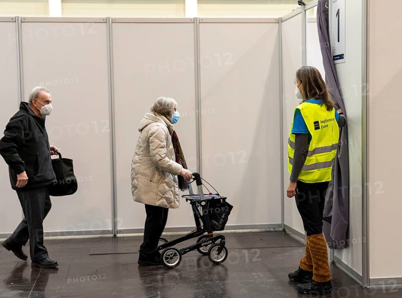Start in the vaccination centre for corona vaccinations, in a hall of Messe Essen, for people over 80 years of age who do not live in nursing homes, access to the vaccination booths, vaccination routes for a daily vaccination of up to 2400 people, operated by the Association of Statutory Health Insurance Physicians, Essen, North Rhine-Westphalia, Germany, Europe