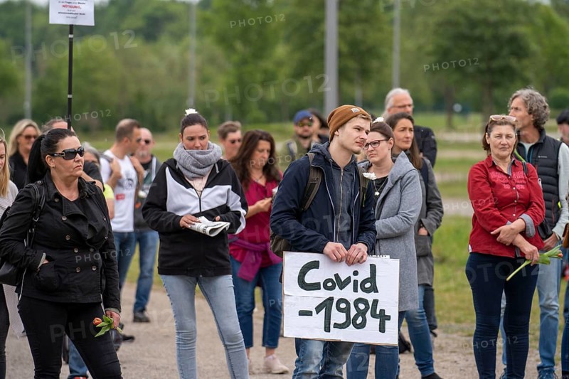 Demonstration against the restrictions in the Corona crisis, anti-vaccination, protest against compulsory masks and other rules, a group, Not without us, Essen, Essen, North Rhine-Westphalia, Germany, Europe