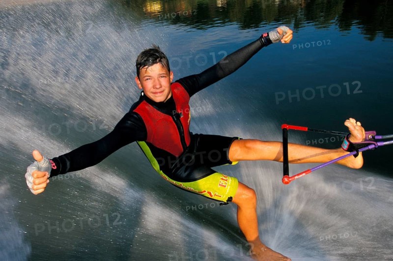 Barefoot water skiing