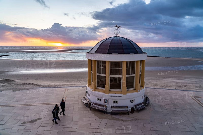 Music pavilion on the beach promenade, North Sea island of Borkum, sunset, East Frisia, Lower Saxony, Germany, Europe
