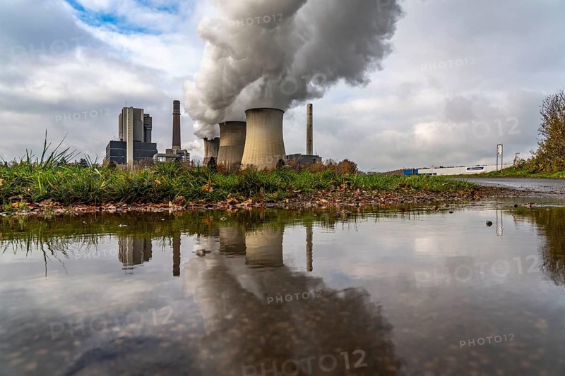 RWE Power AG's Weisweiler lignite-fired power plant in Eschweiler-Weisweiler, base load power plant, burns lignite from the Inden open-cast mine, North Rhine-Westphalia, Germany, Europe