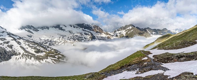 Mountain panorama with high fog in the valley, summit Hochfeiler, Hoher WeiÃŸzint and Hochsteller with clouds, glacier Schlegeiskees, Berliner Höhenweg, Zillertal Alps, Tyrol, Austria, Europe