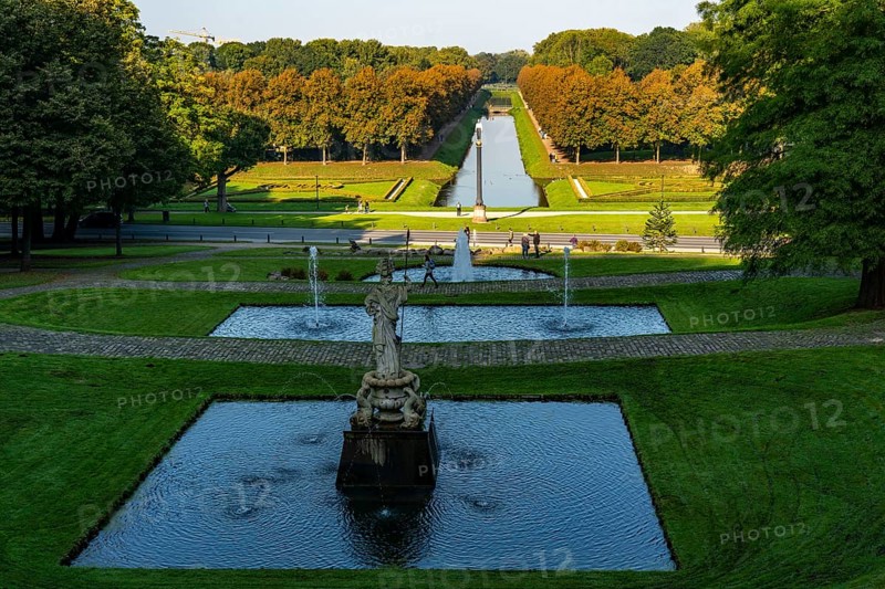 Historic baroque gardens in Kleve, from the 17th century, amphitheatre on the Springenberg, statue of Pallas Athena, spa town of Kleve, North Rhine-Westphalia, Germany, Europe