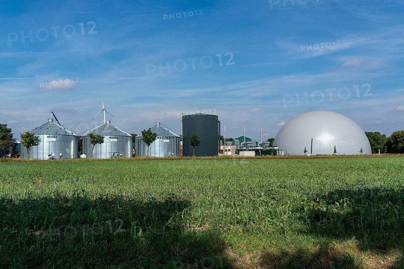 Biogas plant, storage silos, large buffer tank for hot water for intermediate energy storage, dome-shaped gas storage facility, Rietberg, North Rhine-Westphalia, Germany, Europe