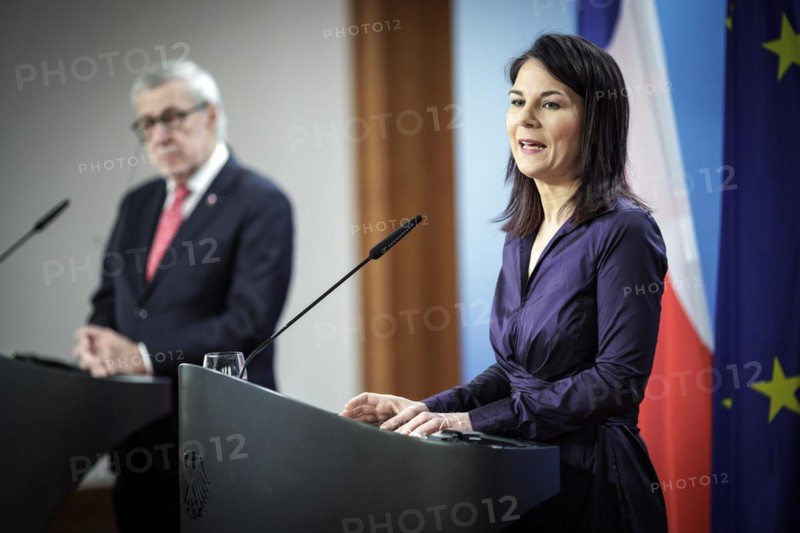 (R-L) Annalena BÃ¤rbock, Federal Foreign Minister, and Alberto van Klaveren Stork, Foreign Minister of Chile, at a press conference after their talks in Berlin, 11 April 2024. Photographed on behalf of the Federal Foreign Office