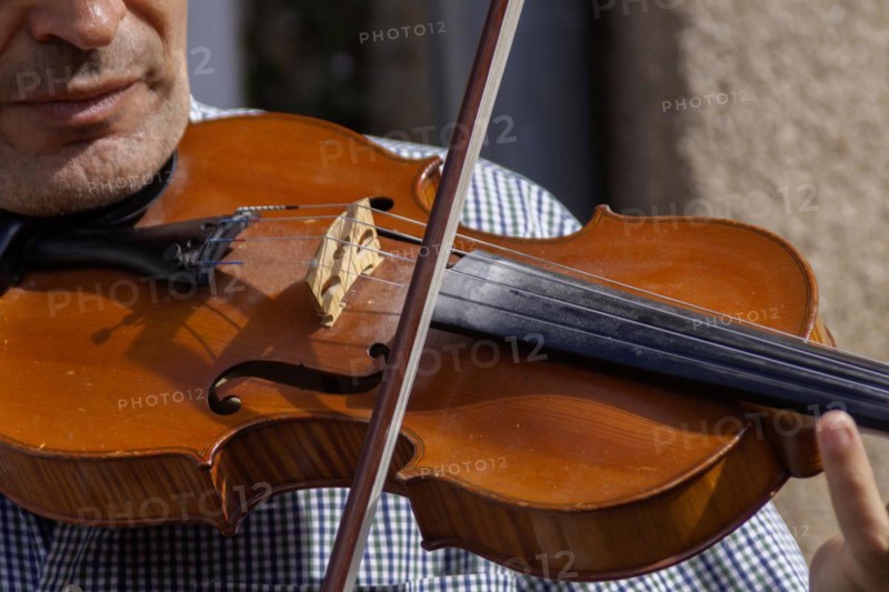 Street musician playing a violin, violin, Brittany, France, Europe