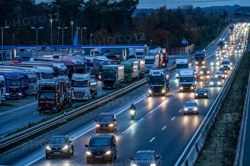 Rest area Ohligser Heide West, on the A3 motorway, direction Cologne, near Solingen, full truck parking spaces, North Rhine-Westphalia, Germany, Europe