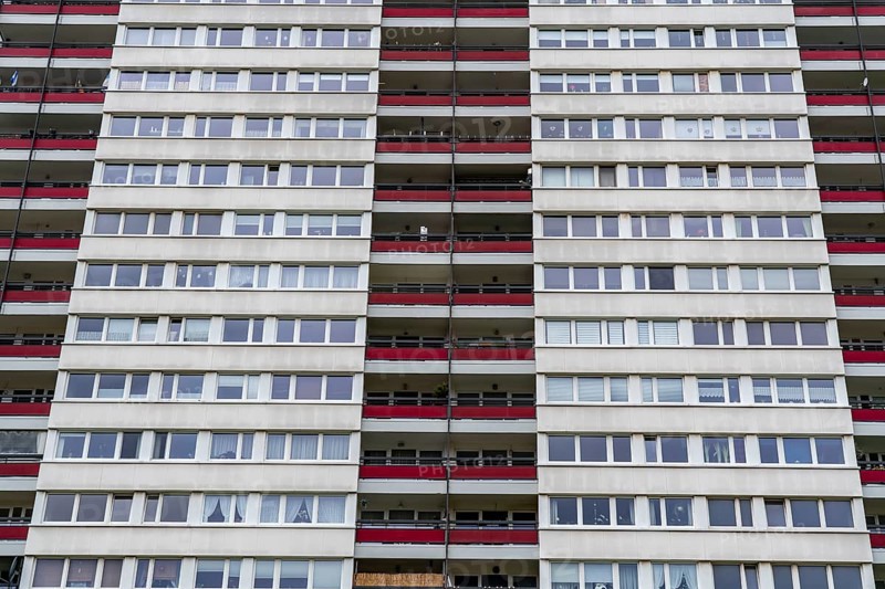 Duisburg-Hochheide, large housing estate Wohnpark Hochheide, 6 20-storey tower blocks with over 1440 flats, from the 1970s, one tower block called WeiÃŸer-Riese was demolished, 2 empty and gutted tower blocks are also to be demolished and the plots converted into the Hocheide municipal park, inhabited house at Otto StraÃŸe 34-38, Duisburg, North Rhine-Westphalia, Germany, Europe