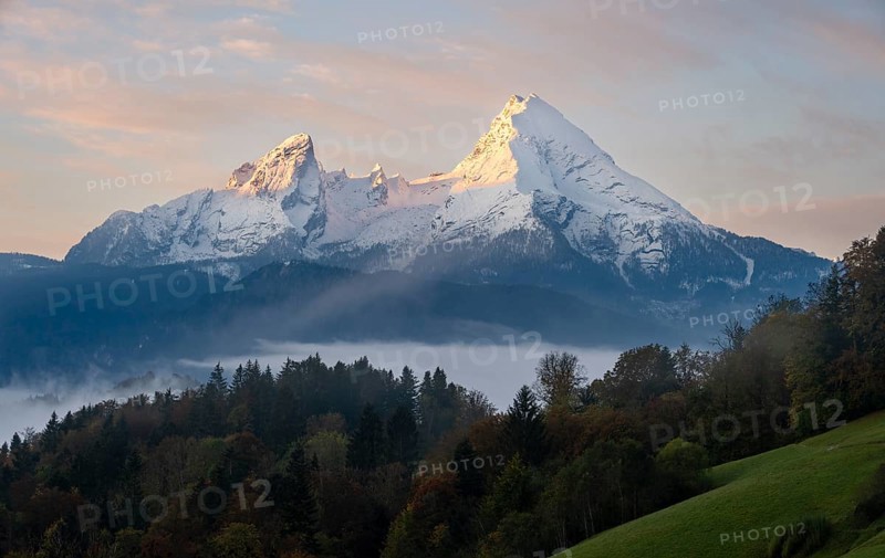 Watzmann massif with snow at sunrise, in autumn, Berchtesgaden Alps, Berchtesgaden, Berchtesgadener Land, Upper Bavaria, Bavaria, Germany, Europe