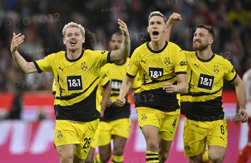 Goal celebration Julian Ryerson Borussia Dortmund BVB (26), Nico Schlotterbeck Borussia Dortmund BVB (04), Salih Özcan Borussia Dortmund BVB (06) German Classico FC Bayern Munich FCB vs. Borussia Dortmund BVB, Allianz Arena, Munich, Bavaria, Germany, Europe
