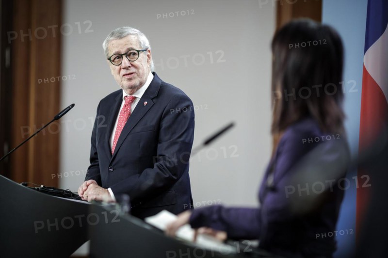 (R-L) Annalena BÃ¤rbock, Federal Foreign Minister, and Alberto van Klaveren Stork, Foreign Minister of Chile, at a press conference after their talks in Berlin, 11 April 2024. Photographed on behalf of the Federal Foreign Office