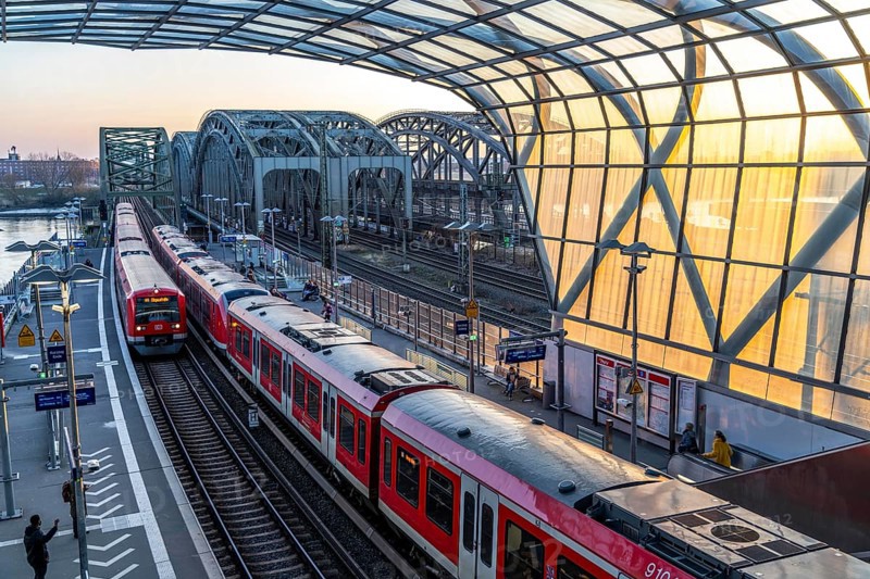 Elbbrücken S-Bahn station, the S3 and S5 S-Bahn trains run here, Commuter, Hamburg Germany