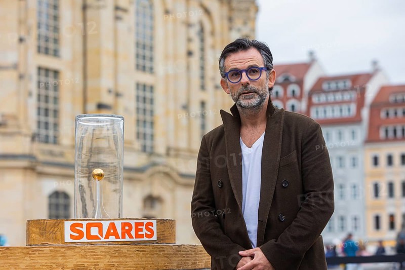 The internationally renowned artist Niclas Castello, who will be honoured with the European Art Prize in 2023, is presenting his latest work in Dresden on the Neumarkt square by the Church of Our Lady. It is a spectacular Golden Sphere that will attract a great deal of attention both visually and in terms of content, Dresden, Saxony, Germany, Europe