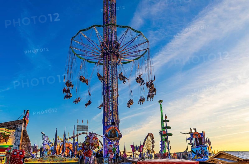 Kettenflieger Bayern Tower, chain carousel, Oktoberfest, Festwiese, Theresienwiese, Munich, Upper Bavaria, Bavaria, Germany, Europe