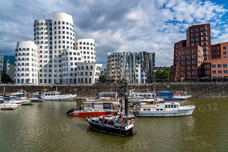 Media harbour, Düsseldorf, marina, marina, Neuer Zollhof, Gehry buildings, by architect Frank O. Gehry, Düsseldorf, North Rhine-Westphalia, Germany, Europe