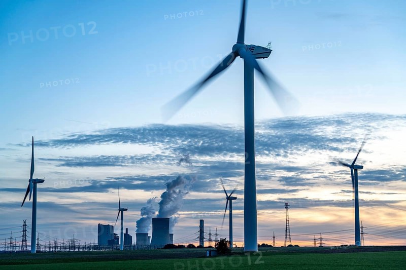 Lignite-fired power plant, RWE Power AG NiederauÃŸem power plant, wind power plants, 2 units were shut down in 2020/21 and restarted in June 22 to replace gas-fired power plants in the 2022 energy crisis, Bergheim, North Rhine-Westphalia, Germany, Europe