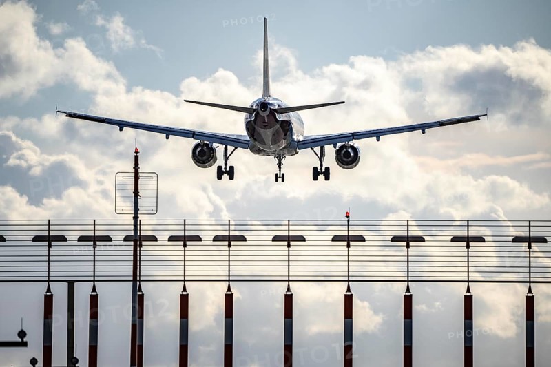Düsseldorf International Airport, DUS, runway lighting, approach aid for runway 05R/23L, aircraft on approach