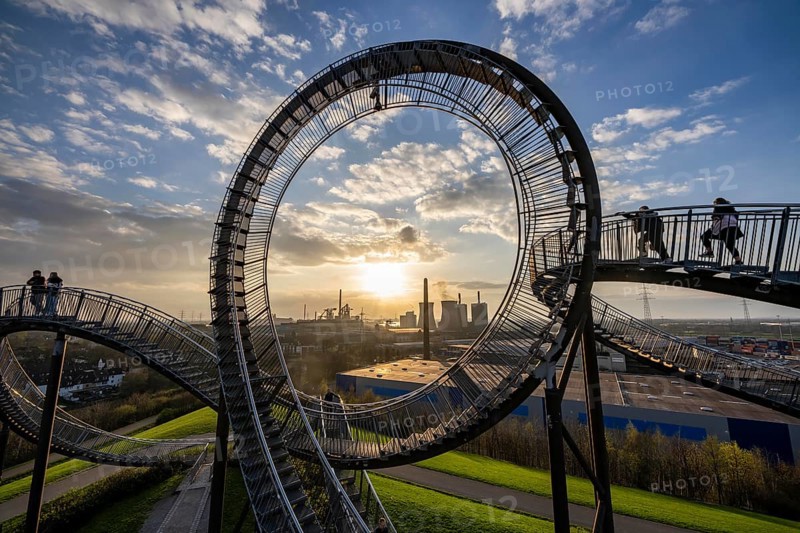 Hüttenwerke Krupp-Mannesmann, HKM in Duisburg-Hüttenheim, coking plant and 2 blast furnaces, sintering plant and power station, Tiger & Turtle landmark, Magic Mountain, walk-in sculpture in the form of a roller coaster on the Heinrich-Hildebrand-Höhe slag heap, North Rhine-Westphalia, Germany, Europe
