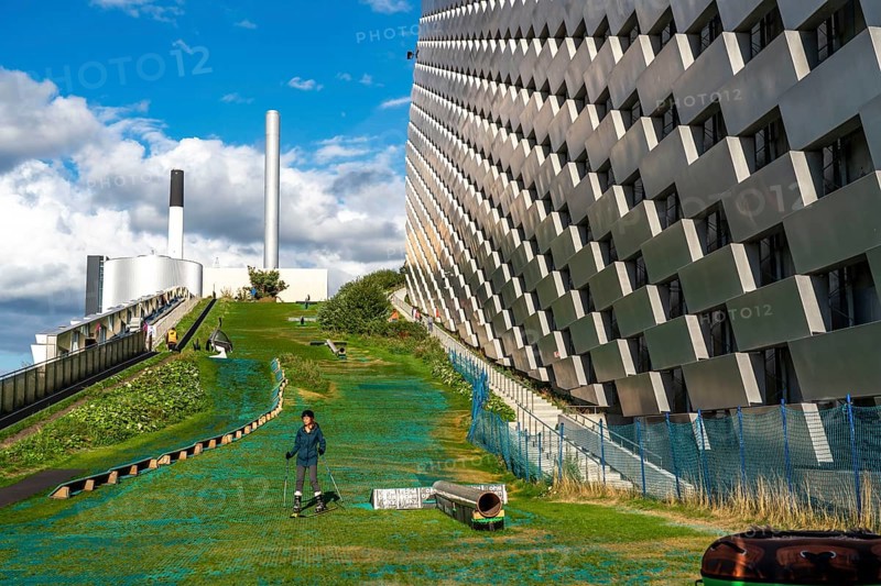 CopenHill, waste incineration plant and artificial ski slope, skiing with a view of the ski lift, 90 metres high and 400 metres long slope on artificial turf, Copenhagen, Denmark, Europe