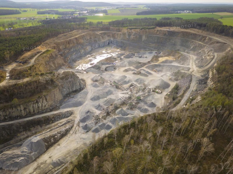 Natursteinwerke Weiland GmbH is a family business that operates several granite and greywacke stone plants as well as gravel works in Upper Lusatia. Natursteinwerke Weiland GmbH employs around 150 people and supplies customers throughout Germany, Poland and the Netherlands as a universal supplier of building materials. Greywacke is processed into a wide range of products at the Bernbruch stone works near Kamenz, Kamenz, Saxony, Germany, Europe
