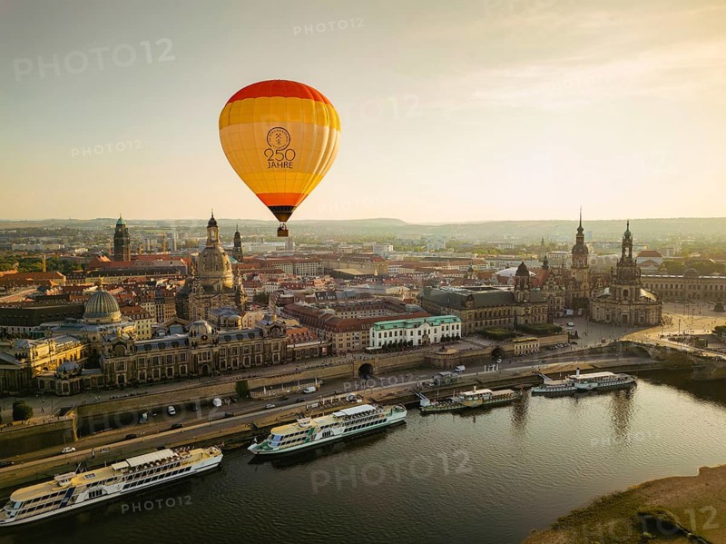 Historic Old Town with sights, Church of Our Lady, Brühl's Terrace, Terrassenufer, Elbe, steamboats. Hot air balloon launch, Dresden, Saxony, Germany, Europe