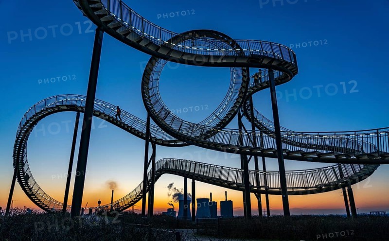 Landmark Angerpark Tiger & Turtle, Magic Mountain, walk-in sculpture in the form of a rollercoaster on the Heinrich-Hildebrand-Höhe spoil tip, HKM steelworks, sunset, Duisburg, North Rhine-Westphalia, Germany, Europe