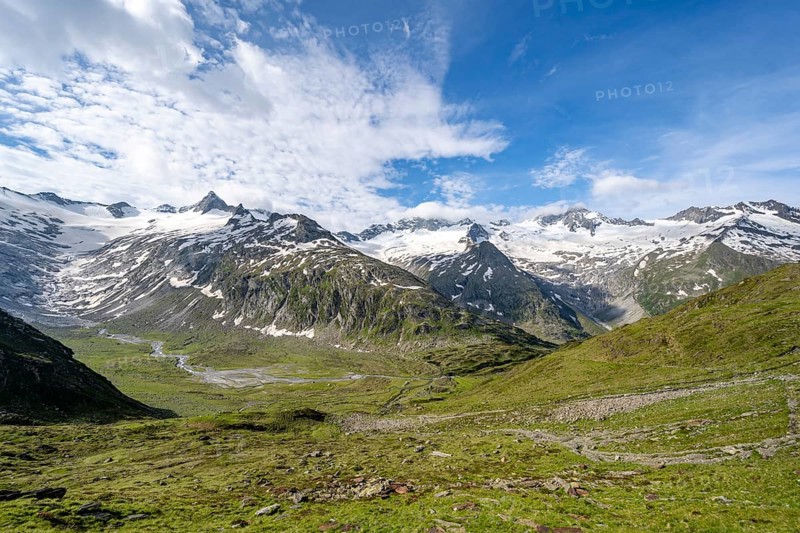 Panorama, Picturesque mountain landscape, Mountain peaks with snow and glacier Schwarzensteinkees, Hornkees and Waxeggkees, Schwarzenstein summit, Hornspitzen and Turnerkamp, Zemmgrund valley with Zemmbach stream, Berliner Höhenweg, Zillertal Alps, Tyrol, Austria, Europe