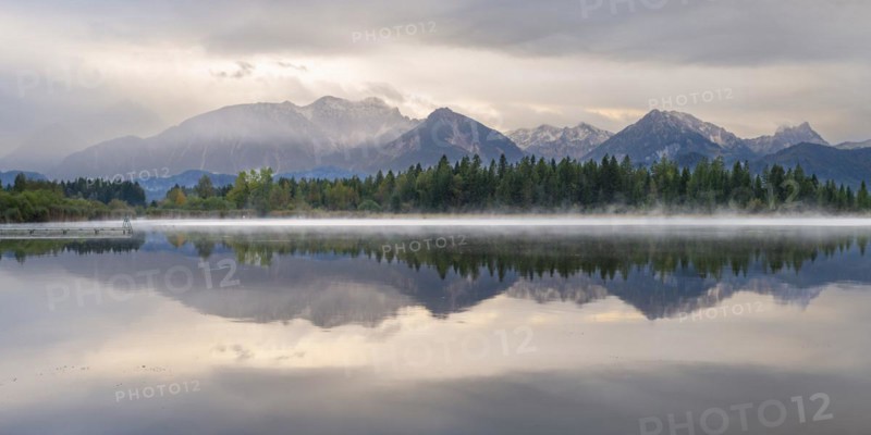 Sunrise, Lake Hopfensee, near Füssen, OstallgÃ¤u, with the Tannheim Mountains behind, AllgÃ¤u, Bavaria, Germany, Europe