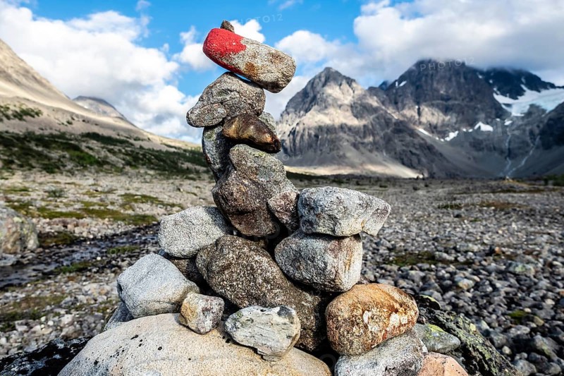 Cairn as signpost to glacier Lenangsbreen, at glacier lake Blavatnet, Blue water lake, Blavatn glacier, streams running down from the glacier, Lyngen peninsula, Lyngen, Norway, Europe