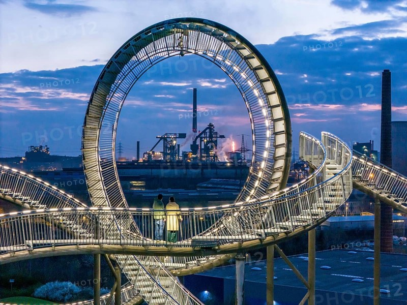 Hüttenwerke Krupp-Mannesmann, HKM in Duisburg-Hüttenheim, coking plant and 2 blast furnaces, sintering plant and power station, Tiger & Turtle landmark, Magic Mountain, walk-in sculpture in the form of a roller coaster on the Heinrich-Hildebrand-Höhe slag heap, North Rhine-Westphalia, Germany, Europe