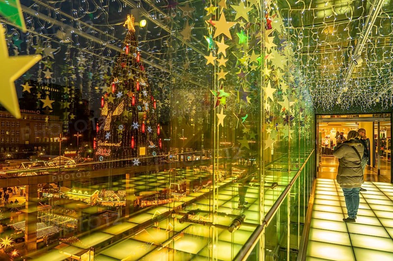 Christmas market in Dortmund, Hansaplatz, view from a pedestrian gallery between 2 department stores, onto the market with the biggest Christmas tree in the world, North Rhine-Westphalia, Germany, Europe
