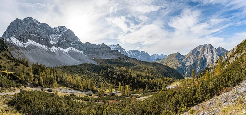 Mountain panorama with steep rocky peaks, yellow-coloured larches in autumn, view of Lammsenspitze peak, hike to the summit of Hahnkampl, Engtal, Karwendel, Tyrol, Austria, Europe