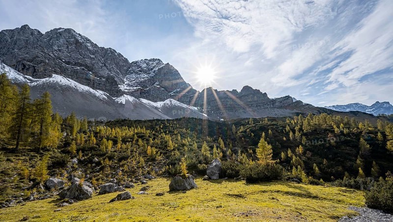 Mountain panorama with rocky steep peaks, yellow coloured larches in autumn, Sonnenstern, summit Lamsenspitze, hike to the summit of Hahnkampl, Engtal, Karwendel, Tyrol, Austria, Europe