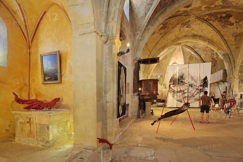 Art exhibition in the church Sainte-Marie de l'Assomption, interior view, visitors, Vaison-la-Romaine, Vaucluse, Provence, France, Europe