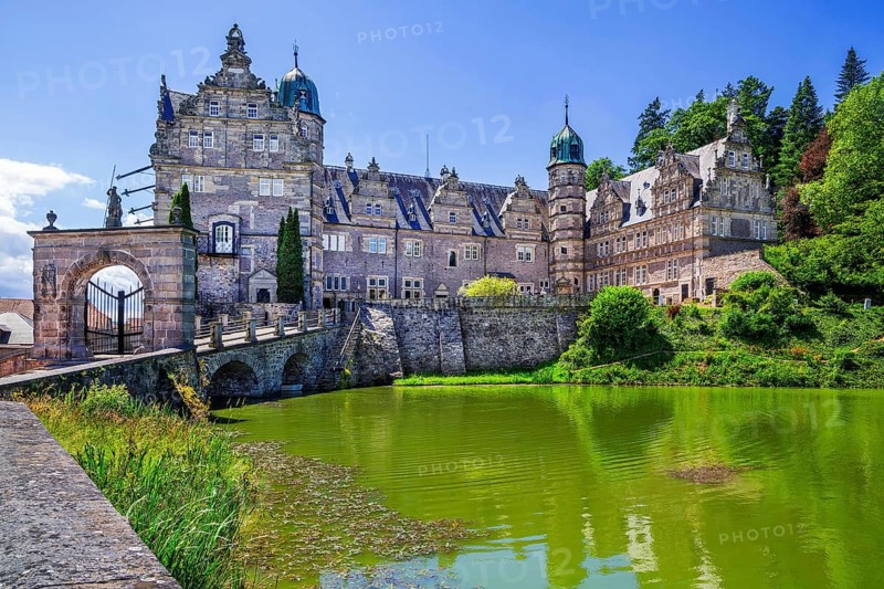 Castle with castle pond of HÃ¤melschenburg Castle, Weser Renaissance castle, municipality of Emmerthal, Emmer, Emmental, Weserbergland, Lower Saxony, Germany, Europe