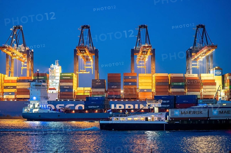 Container ship of the shipping company Cosco Shipping, CSCL SATURN, being loaded and unloaded, Euromax Container Terminal, container freighter, in the seaport of Rotterdam, Yangtzehaven, Netherlands, deep-sea harbour Maasvlakte 2, on an artificial land area off the original coastline
