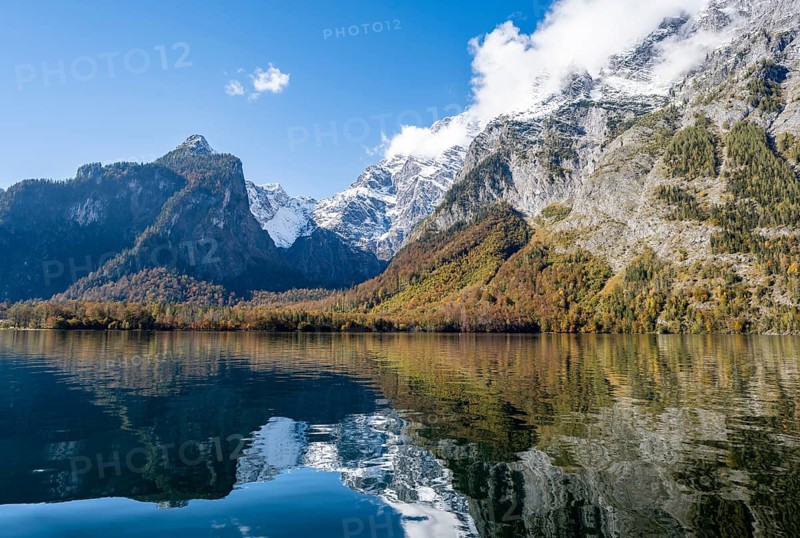 Königssee with Watzmann massif, autumnal mountain landscape reflected in the lake, Berchtesgaden National Park, Berchtesgadener Land, Upper Bavaria, Bavaria, Germany, Europe