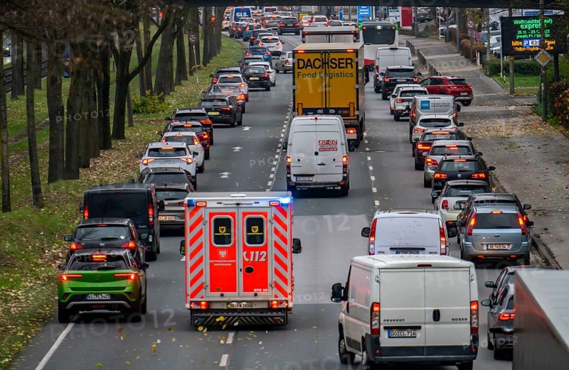 Rescue lane, ambulance making its way through city centre traffic with blue lights and siren, 3-lane Westfalendamm, federal road B1, heavy traffic, North Rhine-Westphalia, Germany, Dortmund, Europe