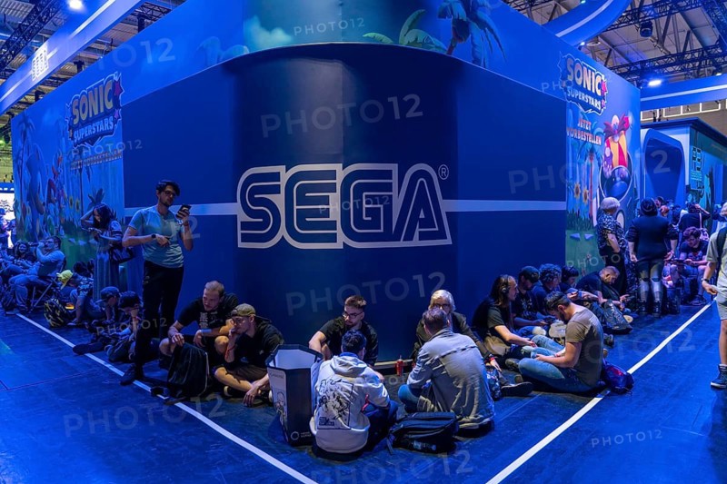 Gamescom, the world's largest trade fair for video and computer games, queue in front of the stands with new games, up to 3 hours waiting time, in Cologne, Germany, Europe