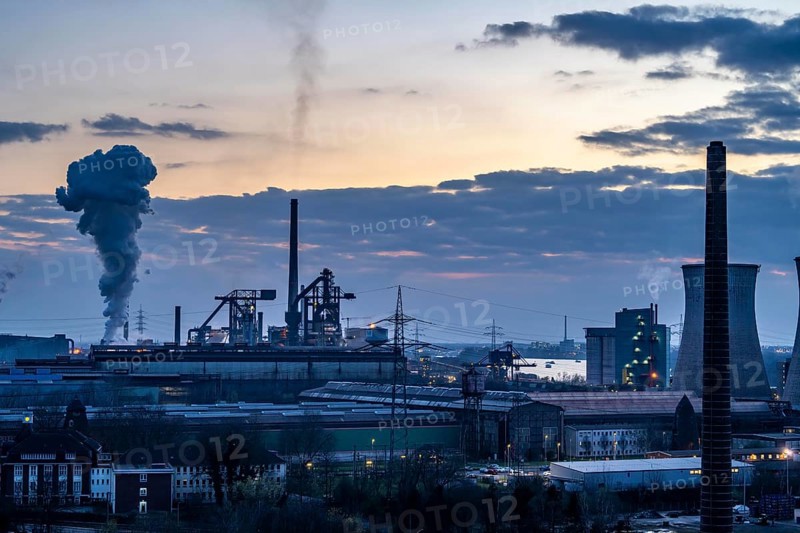 Extinguishing cloud of the coking plant of Hüttenwerke Krupp-Mannesmann, HKM in Duisburg-Hüttenheim, coking plant and 2 blast furnaces, sintering plant and power station, North Rhine-Westphalia, Germany, Europe