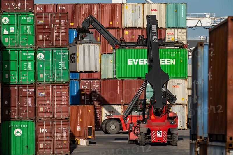 Port of Duisburg Ruhrort, DeCeTe, Duisburger Container-Terminal, container loading, loading and unloading, Duisport, Duisburger Hafen AG, Duisburg, North Rhine-Westphalia, Germany, Europe