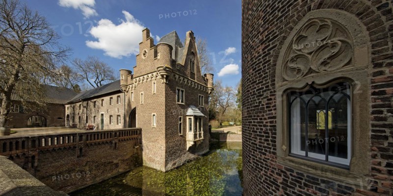 Paffendorf Castle, popular excursion destination, Bergheim, Rhine-Erft district, Rhenish lignite mining area, North Rhine-Westphalia, Germany, Europe