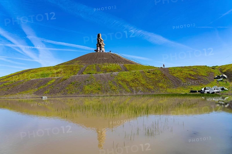 Rheinelbe spoil tip in Gelsenkirchen, 100 metre high spoil tip, landscape park, with the sculpture Himmelsleiter, made from concrete parts of the former Rheinelbe colliery, Gelsenkirchen, North Rhine-Westphalia, Germany, Europe